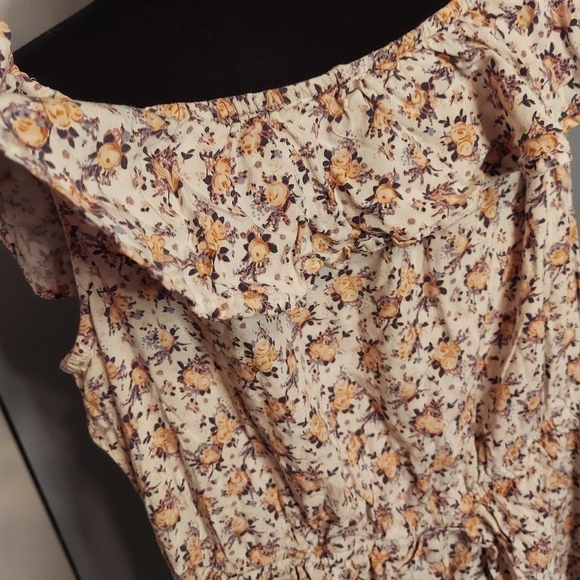 Floral Walk-Through Romper- Art Class Size Xl (14-16) Fits More Like A Teen - Picture 2 of 11